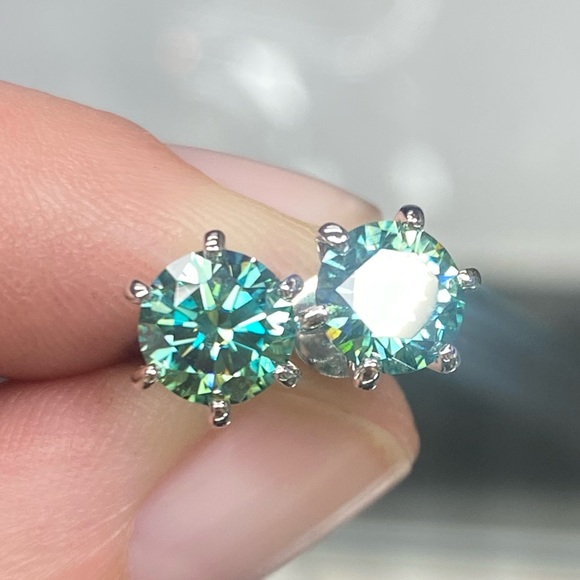 925 Sterling Silver 2 Carat Cyan Diamond Moissanite Stud Earrings - Picture 5 of 13